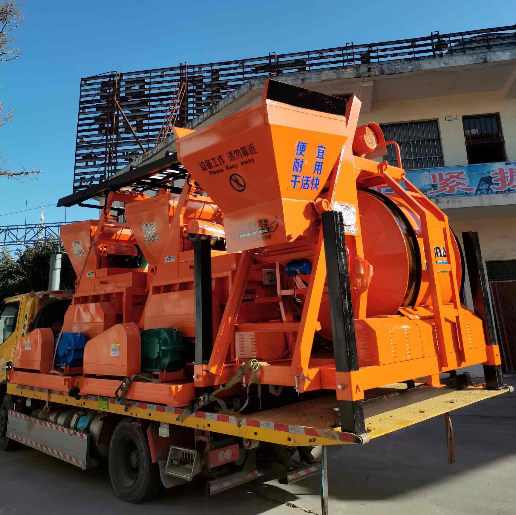 2臺(tái)JS500 1臺(tái)JZM500攪拌機(jī)發(fā)往湖南